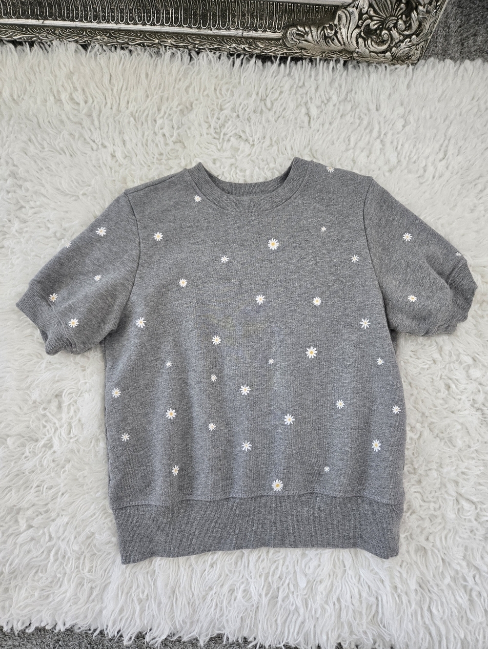 ban.do Daisy Short Sleeve Sweatshirt. Size Large